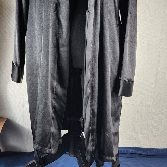 Apt. 9 Intimates Black Satin Feel Poly Long Sleeve Contrast Cuff Robe Size M - Picture 13 of 16